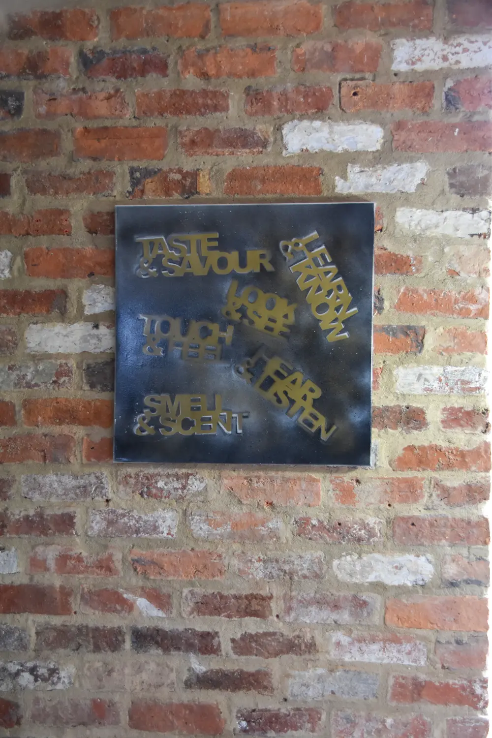 Senses Spray paint Study Gold - Image 4